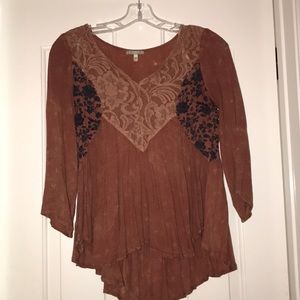 Adorable rust colored Gimmicks tunic top